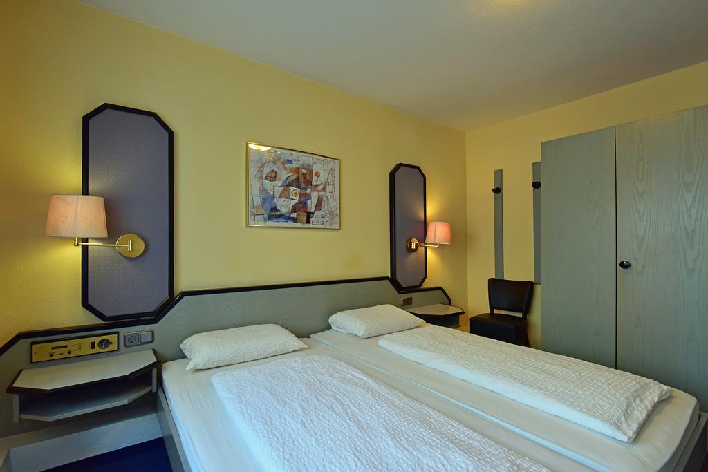 Hotel Wiedenhof Hilden Exterior photo